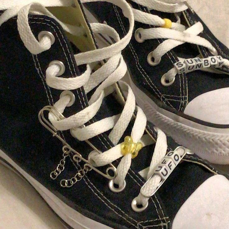 What Dream About Tying Shoelaces Means