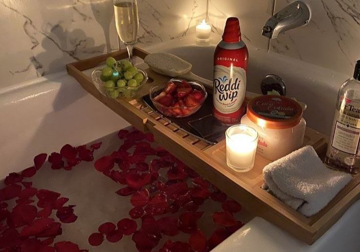 What Dream About Rose Petals Means